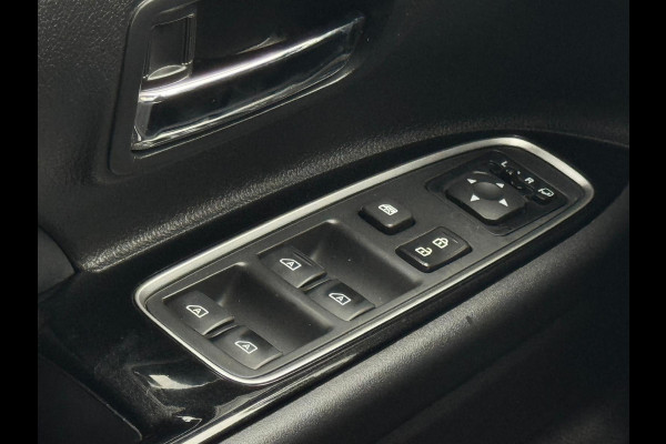 Mitsubishi Outlander 2.4 PHEV Pure+, vele opties, achteruitrijcamera, leder, 18 inch, trekhaak, NL auto met nap
