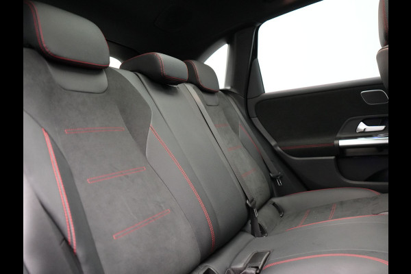 Mercedes-Benz B-Klasse 250 e AMG Limited 218pk PHEV | Panodak | Camera | Night Pakket | Alcantara Sportstoelen Verwarmd | Apple Carplay | Widescreen Cockpit | Navigatie | Lane Assist | Virtual | DAB |