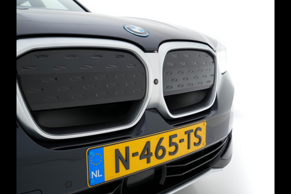 BMW iX3 High Executive 80 kWh [3-Fase-11kW]{SOH-100%} (INCL-BTW) Aut. *PANO | LEATHER | HARMAN/KARDON | FULL-LED | BLINDSPOT | MEMORY-PACK | DIGI-COCKPIT | HEATED-SPORTSEATS | KEYLESS | TOPVIEW | DAB+ | NAVI-FULLMAP | TOWBAR | HEAD-UP | 20'"*