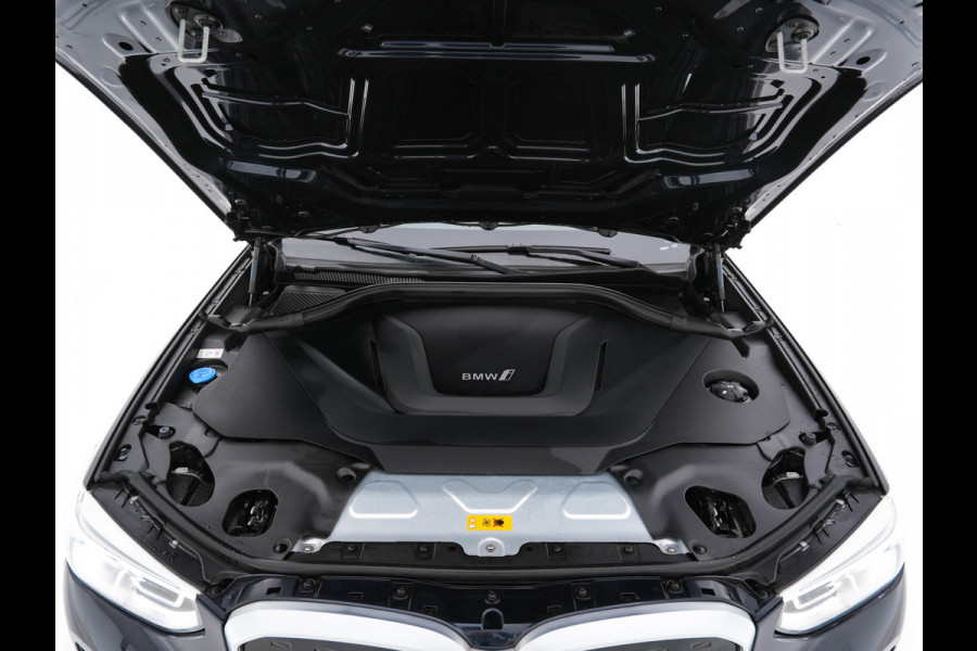 BMW iX3 High Executive 80 kWh [3-Fase-11kW]{SOH-100%} (INCL-BTW) Aut. *PANO | LEATHER | HARMAN/KARDON | FULL-LED | BLINDSPOT | MEMORY-PACK | DIGI-COCKPIT | HEATED-SPORTSEATS | KEYLESS | TOPVIEW | DAB+ | NAVI-FULLMAP | TOWBAR | HEAD-UP | 20'"*