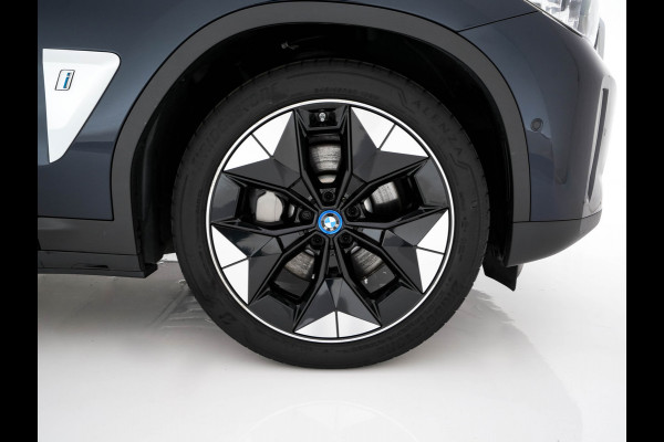 BMW iX3 High Executive 80 kWh [3-Fase-11kW]{SOH-100%} (INCL-BTW) Aut. *PANO | LEATHER | HARMAN/KARDON | FULL-LED | BLINDSPOT | MEMORY-PACK | DIGI-COCKPIT | HEATED-SPORTSEATS | KEYLESS | TOPVIEW | DAB+ | NAVI-FULLMAP | TOWBAR | HEAD-UP | 20'"*