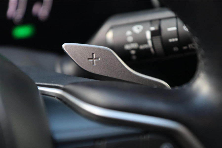 Lexus NX 350h / KEYLESS / ACC / CAMERA / CARPLAY / ALCANTARA