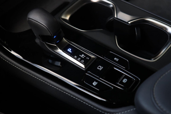 Lexus NX 350h / KEYLESS / ACC / CAMERA / CARPLAY / ALCANTARA