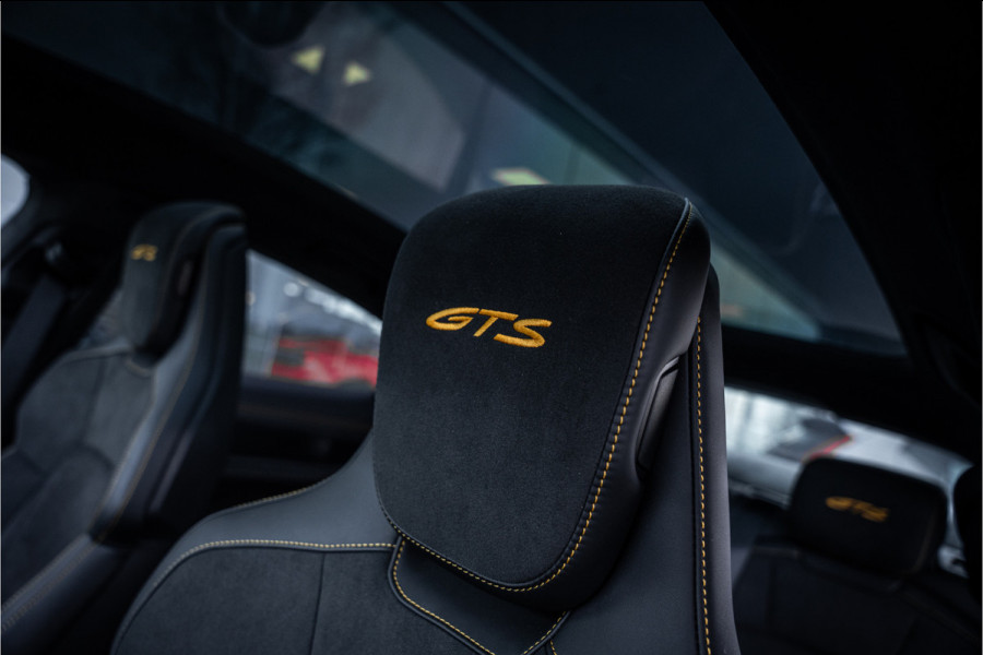Porsche Taycan GTS 93 kWh ** PCCB ** PDLS+ ** HUD ** Panodak ** Sport Design Carbon ** 4WS NP 190K ** Rijbereik tot 504km (WLTP)