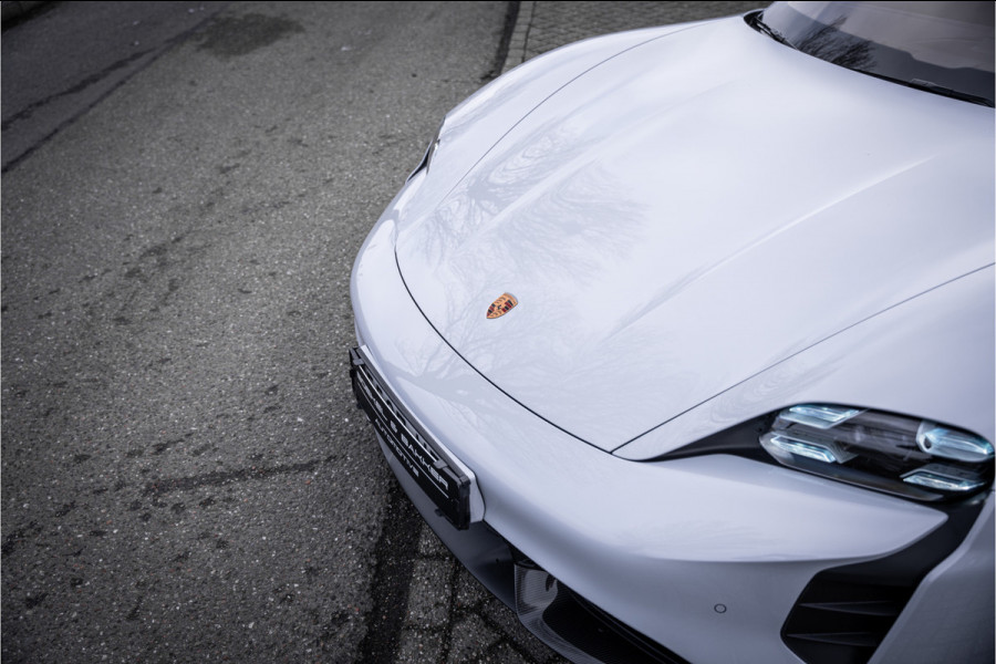 Porsche Taycan GTS 93 kWh ** PCCB ** PDLS+ ** HUD ** Panodak ** Sport Design Carbon ** 4WS NP 190K ** Rijbereik tot 504km (WLTP)