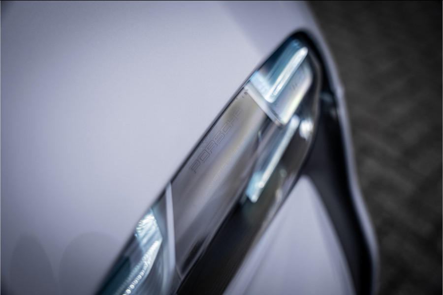 Porsche Taycan GTS 93 kWh ** PCCB ** PDLS+ ** HUD ** Panodak ** Sport Design Carbon ** 4WS NP 190K ** Rijbereik tot 504km (WLTP)