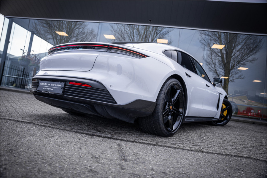 Porsche Taycan GTS 93 kWh ** PCCB ** PDLS+ ** HUD ** Panodak ** Sport Design Carbon ** 4WS NP 190K ** Rijbereik tot 504km (WLTP)