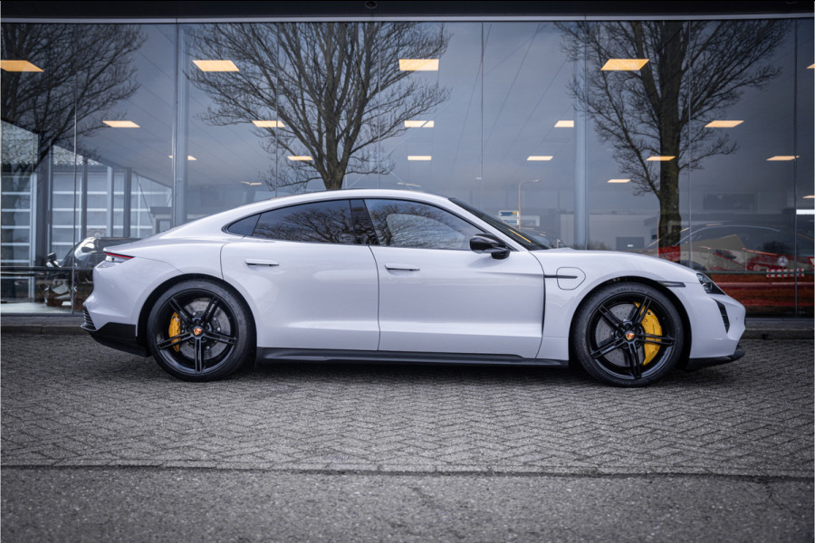 Porsche Taycan GTS 93 kWh ** PCCB ** PDLS+ ** HUD ** Panodak ** Sport Design Carbon ** 4WS NP 190K ** Rijbereik tot 504km (WLTP)