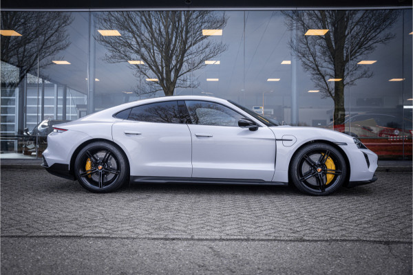Porsche Taycan GTS 93 kWh ** PCCB ** PDLS+ ** HUD ** Panodak ** Sport Design Carbon ** 4WS NP 190K ** Rijbereik tot 504km (WLTP)