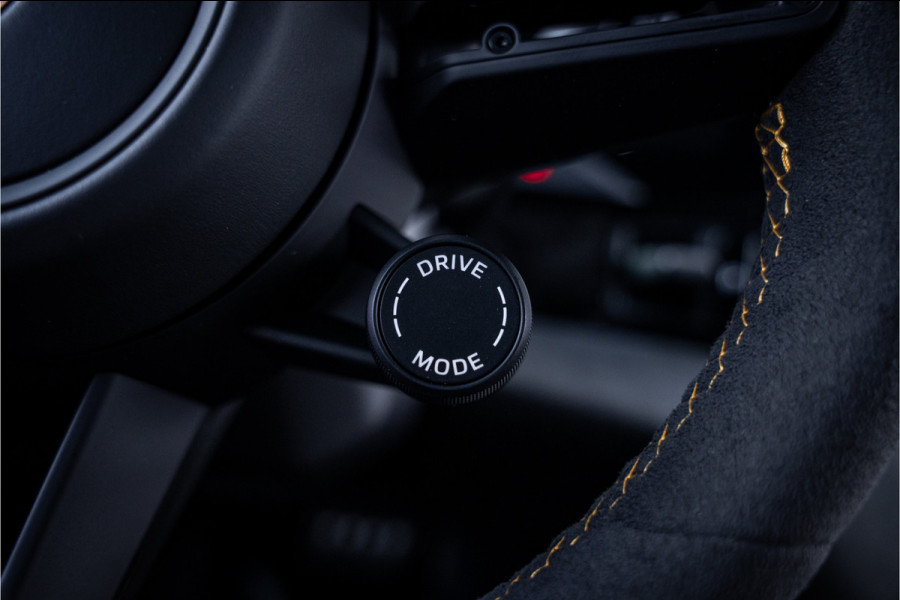 Porsche Taycan GTS 93 kWh ** PCCB ** PDLS+ ** HUD ** Panodak ** Sport Design Carbon ** 4WS NP 190K ** Rijbereik tot 504km (WLTP)