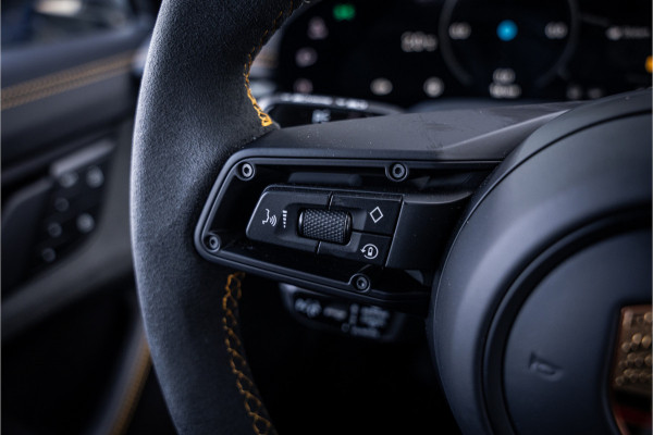 Porsche Taycan GTS 93 kWh ** PCCB ** PDLS+ ** HUD ** Panodak ** Sport Design Carbon ** 4WS NP 190K ** Rijbereik tot 504km (WLTP)