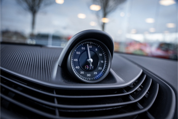 Porsche Taycan GTS 93 kWh ** PCCB ** PDLS+ ** HUD ** Panodak ** Sport Design Carbon ** 4WS NP 190K ** Rijbereik tot 504km (WLTP)