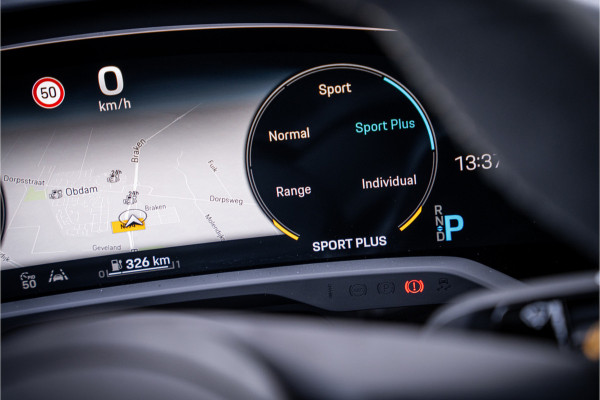 Porsche Taycan GTS 93 kWh ** PCCB ** PDLS+ ** HUD ** Panodak ** Sport Design Carbon ** 4WS NP 190K ** Rijbereik tot 504km (WLTP)