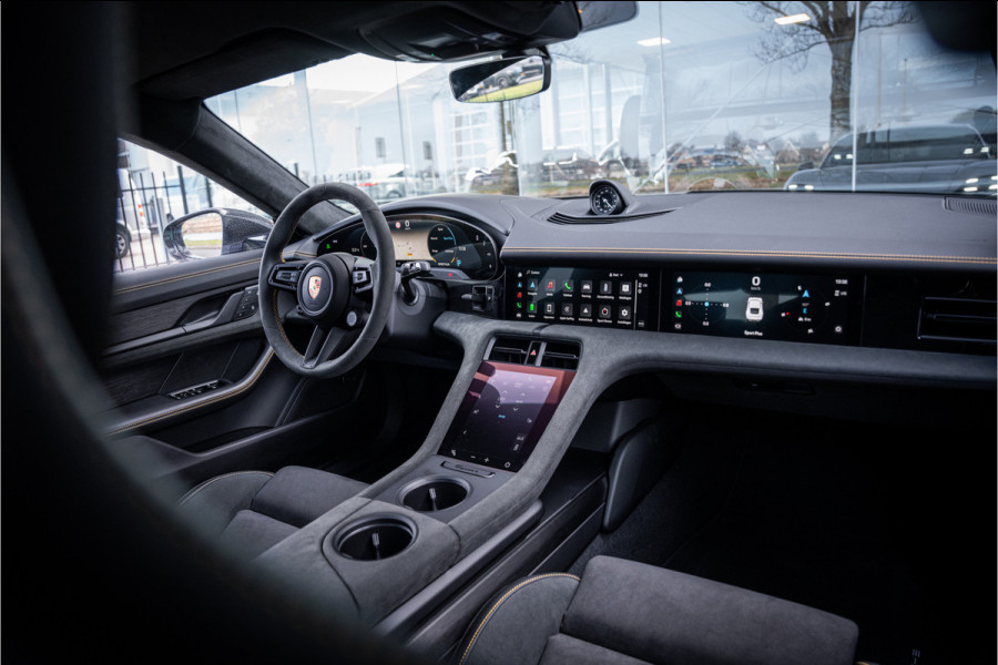 Porsche Taycan GTS 93 kWh ** PCCB ** PDLS+ ** HUD ** Panodak ** Sport Design Carbon ** 4WS NP 190K ** Rijbereik tot 504km (WLTP)