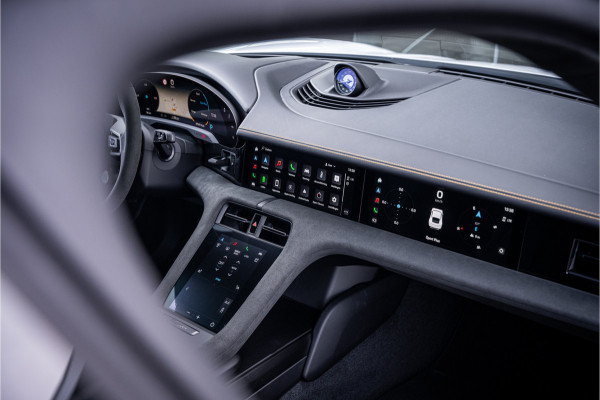 Porsche Taycan GTS 93 kWh ** PCCB ** PDLS+ ** HUD ** Panodak ** Sport Design Carbon ** 4WS NP 190K ** Rijbereik tot 504km (WLTP)