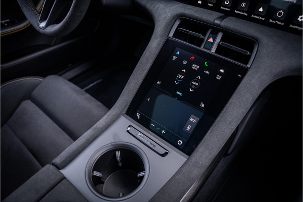 Porsche Taycan GTS 93 kWh ** PCCB ** PDLS+ ** HUD ** Panodak ** Sport Design Carbon ** 4WS NP 190K ** Rijbereik tot 504km (WLTP)