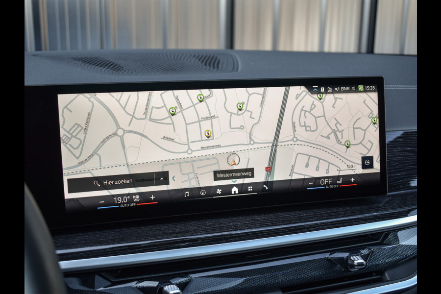 BMW X5 xDrive50e 490pk M Sport Pro | Panorama dak | Luchtvering | Comfort Access | Soft Close | Trekhaak | Shadowline Lights | Comfort Seats | 4-Zone Climate | Driving Assistant Prof. | Harman/Kardon | Ambient Ai