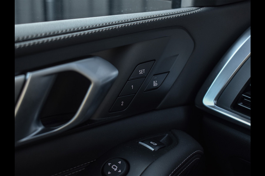 BMW X5 xDrive50e 490pk M Sport Pro | Panorama dak | Luchtvering | Comfort Access | Soft Close | Trekhaak | Shadowline Lights | Comfort Seats | 4-Zone Climate | Driving Assistant Prof. | Harman/Kardon | Ambient Ai