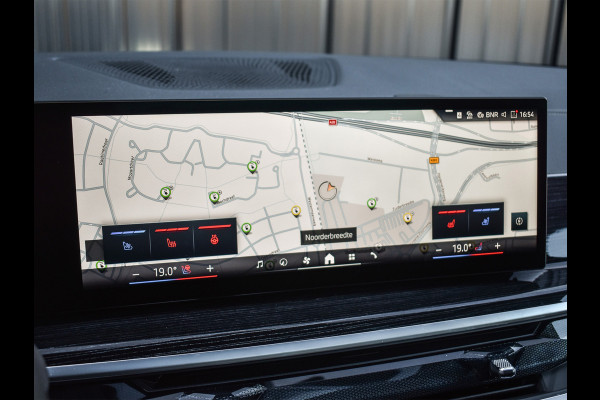 BMW X5 xDrive50e 490pk M Sport Pro | Panorama dak | Luchtvering | Comfort Access | Soft Close | Trekhaak | Shadowline Lights | Comfort Seats | 4-Zone Climate | Driving Assistant Prof. | Harman/Kardon | Ambient Ai