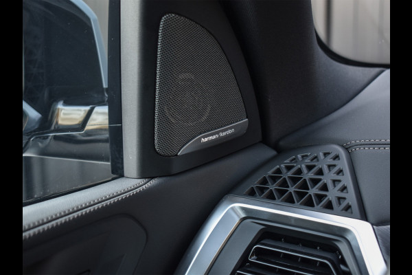 BMW X5 xDrive50e 490pk M Sport Pro | Panorama dak | Luchtvering | Comfort Access | Soft Close | Trekhaak | Shadowline Lights | Comfort Seats | 4-Zone Climate | Driving Assistant Prof. | Harman/Kardon | Ambient Ai