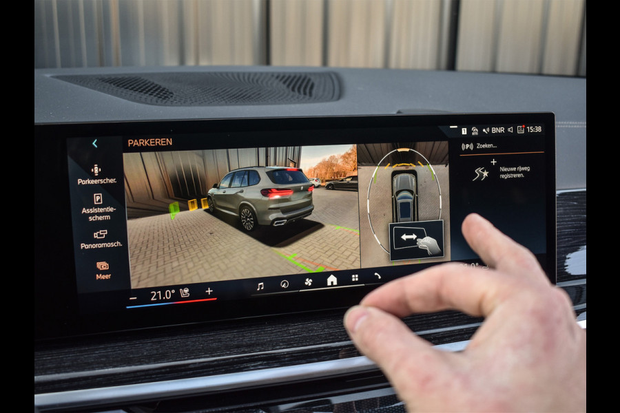 BMW X5 xDrive50e 490pk M Sport Pro | Panorama dak | Luchtvering | Comfort Access | Soft Close | Trekhaak | Shadowline Lights | Comfort Seats | 4-Zone Climate | Driving Assistant Prof. | Harman/Kardon | Ambient Ai