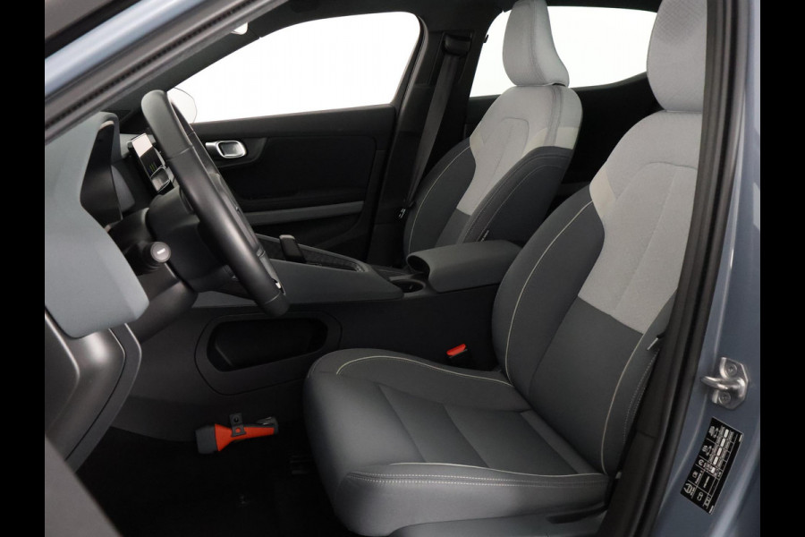 Polestar 2 LONG RANGE 78 kWh ACCU 90% GARANTIE 2032 !* RANGE TOT 561 KM WLTP.  PARKEERSENSOREN V+A . STOELVERWARMING . FULL MAP NAV . STOELPROFIELEN . CAMERA