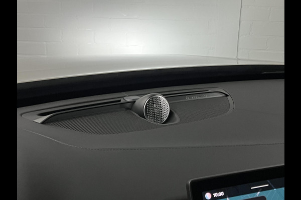 Volvo XC90 2.0 T8 Plug-in hybrid AWD Ultra Dark Luchtvering | Massage | Bowers & Wilkins | Trekhaak | Adapt. Cruise | Stoelventilatie | 22" wielen | 360 camera | Head-up