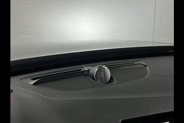 Volvo XC90 2.0 T8 Plug-in hybrid AWD Ultra Dark Luchtvering | Massage | Bowers & Wilkins | Trekhaak | Adapt. Cruise | Stoelventilatie | 22" wielen | 360 camera | Head-up