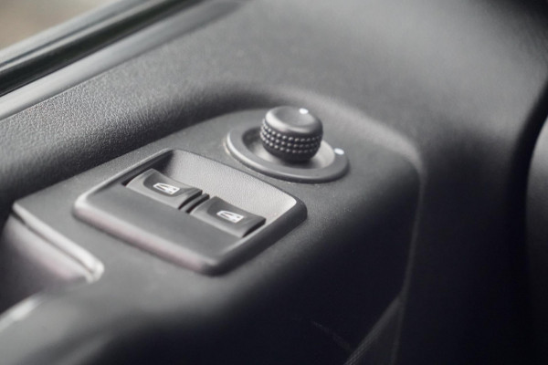 Opel Vivaro 1.6 CDTI L2H1 DC Sport EcoFlex / EX. BTW / NL-Auto / 1e Eigenaar / 5 Zitpl. / Irmscher / Camera