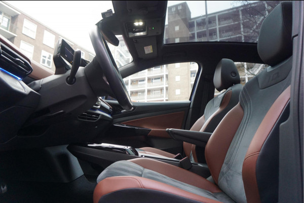 Volkswagen ID.5 Pro 77 kWh | 94%SOH | Panoramadak | MATRIX | Leer | 360 camera | Adaptieve cruise + lane departure met stuurcorrectie | Dakspoiler | Apple Carplay | Key Less Entry/ Go | Sfeerverlichting
