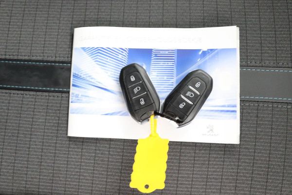 Peugeot 208 1.2 Allure*AUTOM*ACC*LANE-ASS*NAVI*CAM*CARPLAY*