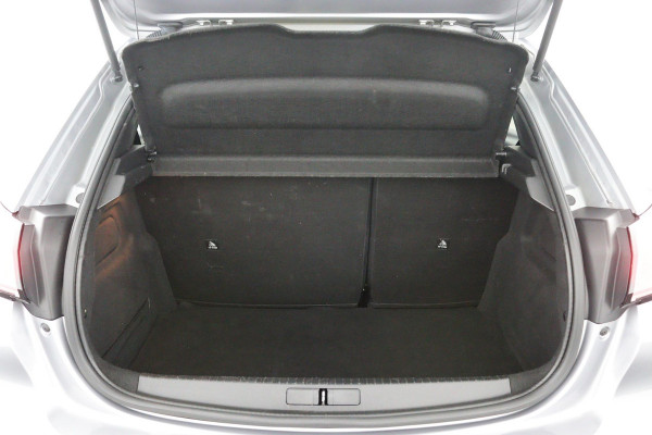 Peugeot 208 1.2 Allure*AUTOM*ACC*LANE-ASS*NAVI*CAM*CARPLAY*