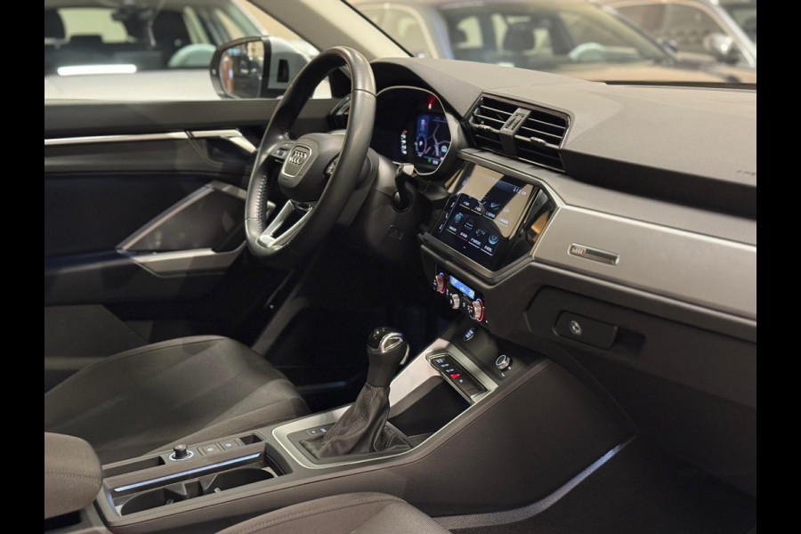 Audi Q3 35 TFSI 150PK Pro Line, S-Tronic, Virtual, Matrix, Apple Carplay, ACC, Blind Spot, Trekhaak, Voll Led, Voll Onderhouden