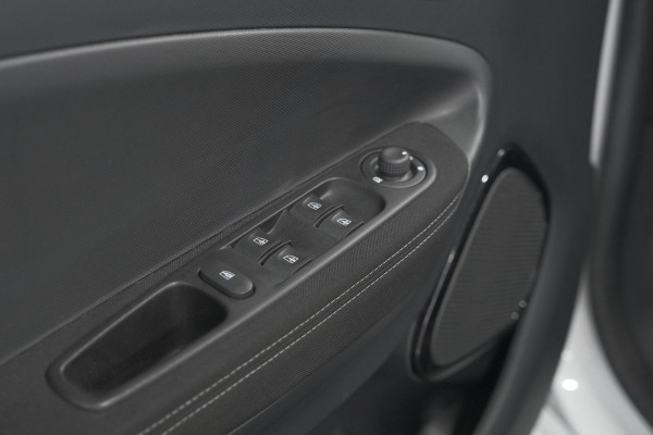 Renault ZOE Q90 Intens Quickcharge 41 kWh | Huuraccu | Navigatie | Parkeersensoren | Climate Control