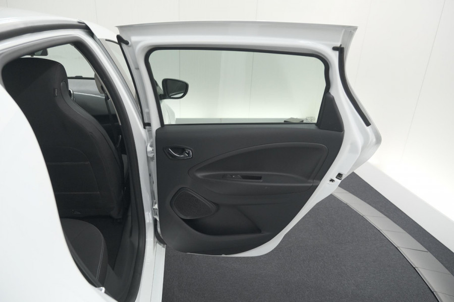 Renault ZOE Q90 Intens Quickcharge 41 kWh | Huuraccu | Navigatie | Parkeersensoren | Climate Control