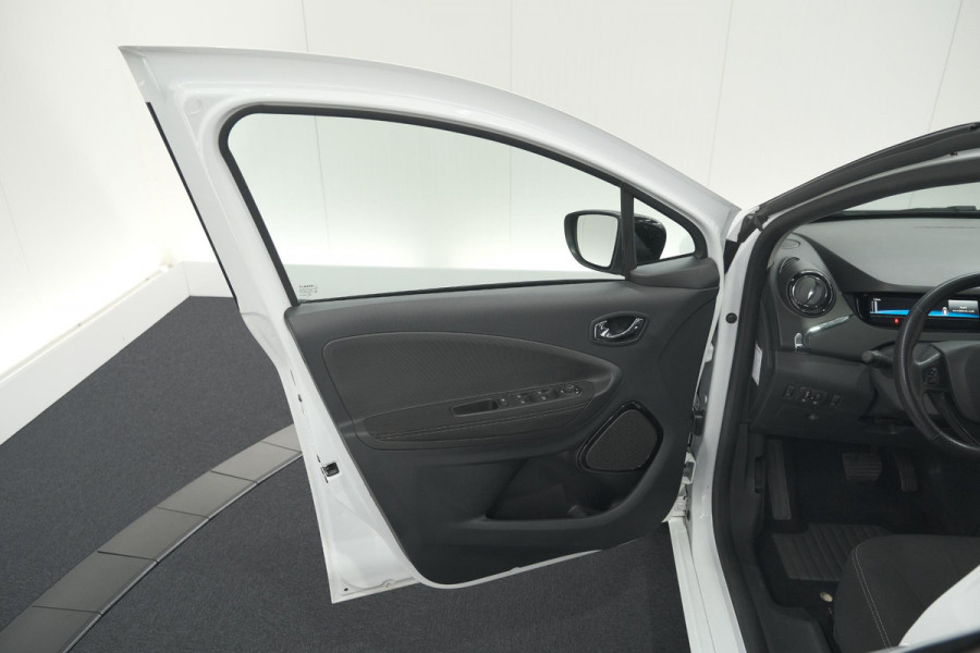 Renault ZOE Q90 Intens Quickcharge 41 kWh | Huuraccu | Navigatie | Parkeersensoren | Climate Control