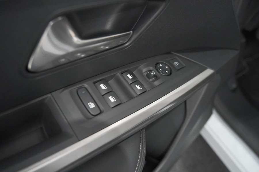 Peugeot 5008 Hybrid 136 e-DCS6 Allure | 7 Zitplaatsen | Camera | Stoelverwarming | Panoramic Navigation pack