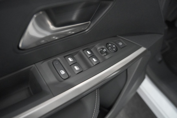 Peugeot 5008 Hybrid 136 e-DCS6 Allure | 7 Zitplaatsen | Camera | Stoelverwarming | Panoramic Navigation pack