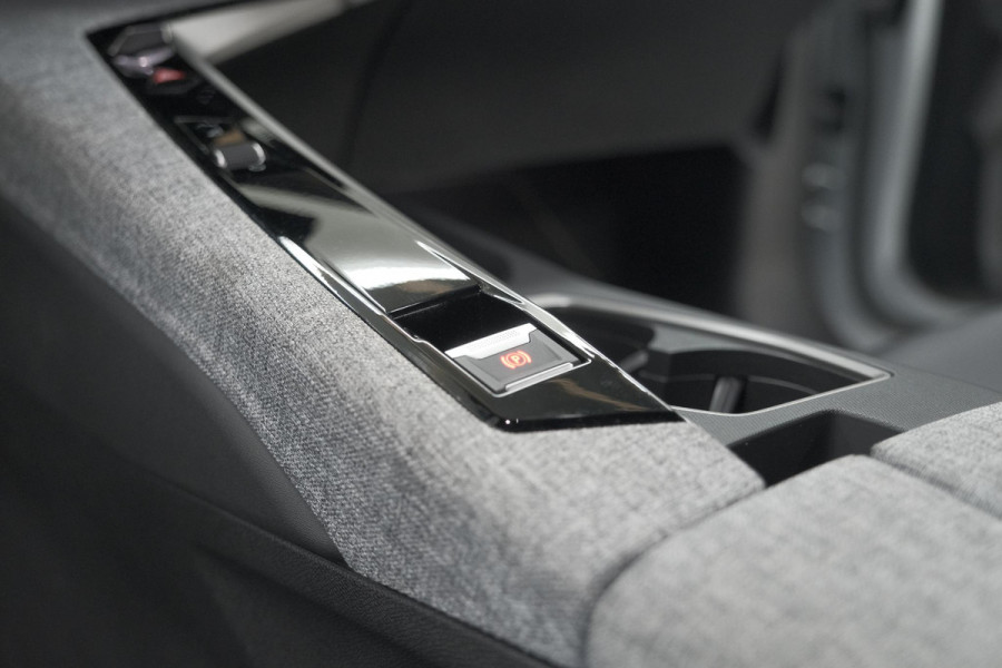 Peugeot 5008 Hybrid 136 e-DCS6 Allure | 7 Zitplaatsen | Camera | Stoelverwarming | Panoramic Navigation pack