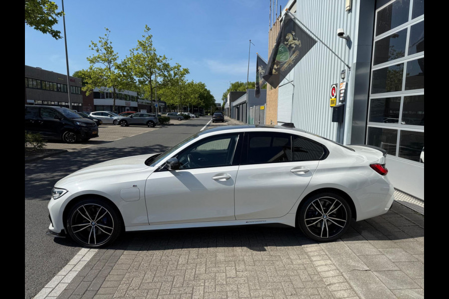 BMW 3-serie 330e High Executive M Performance CARBON/LASER