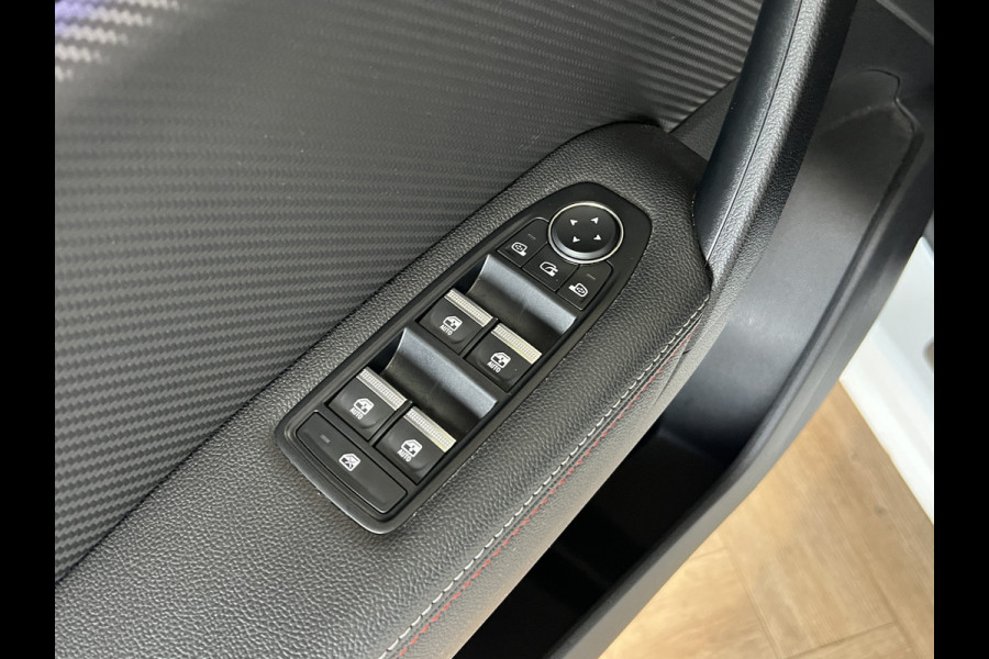 Renault Captur 1.3 TCe 140 R.S. Line | Groot 9,3" Navi | ACC | 360 | Stoel-Stuur-Voorruit verw | Blindspot | 100% Dealer onderhouden!