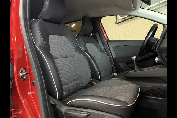 Renault Clio 1.0 TCe 90pk Intens | Navi | 360 | Stuur & Stoelverwarming | Carplay | 17" | Led | 100% onderhouden!