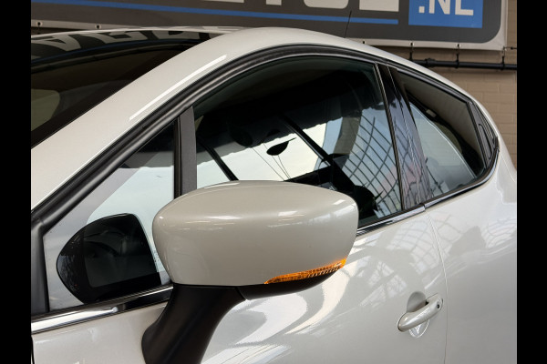 Renault Clio 1.2 TCe 120pk AUT Intens | Navi | Led | Camera | PDC V+A | 16" | Stoelverwarming | 100% Dealer onderhouden!