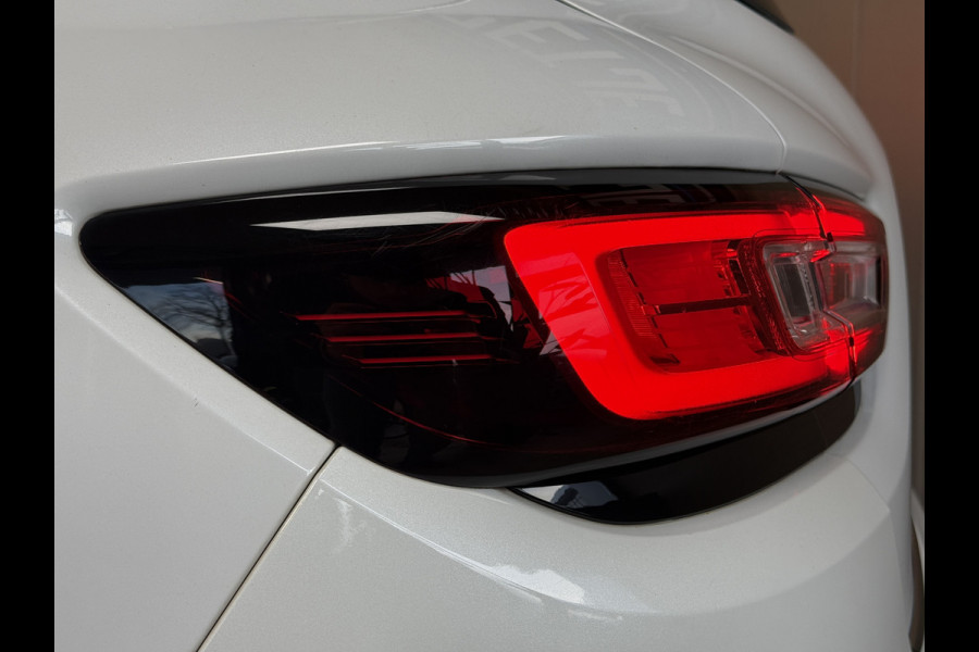 Renault Clio 1.2 TCe 120pk AUT Intens | Navi | Led | Camera | PDC V+A | 16" | Stoelverwarming | 100% Dealer onderhouden!