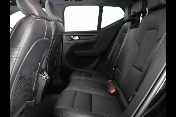 Volvo XC40 P8 AWD R-DESIGN ACCU SOH 93% GARANTIE 11-2030* BEREIK 462 KM WLTP. NL AUTO. BIJNA 2021.PARKEERSENSOREN V+A . 360 CAMERA V+A . APPLE CARPLAY & ADNROID AUTO . STOEL -EN STUURVERWARMING