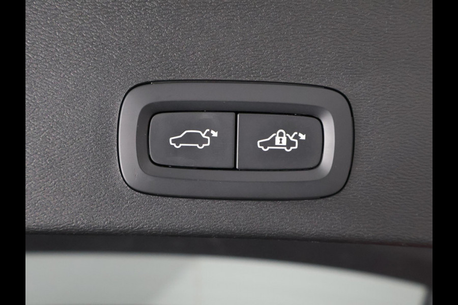 Volvo XC40 P8 AWD R-DESIGN ACCU SOH 93% GARANTIE 11-2030* BEREIK 462 KM WLTP. NL AUTO. BIJNA 2021.PARKEERSENSOREN V+A . 360 CAMERA V+A . APPLE CARPLAY & ADNROID AUTO . STOEL -EN STUURVERWARMING