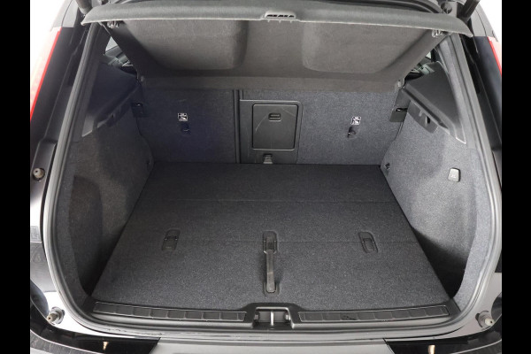 Volvo XC40 P8 AWD R-DESIGN ACCU SOH 93% GARANTIE 11-2030* BEREIK 462 KM WLTP. NL AUTO. BIJNA 2021.PARKEERSENSOREN V+A . 360 CAMERA V+A . APPLE CARPLAY & ADNROID AUTO . STOEL -EN STUURVERWARMING