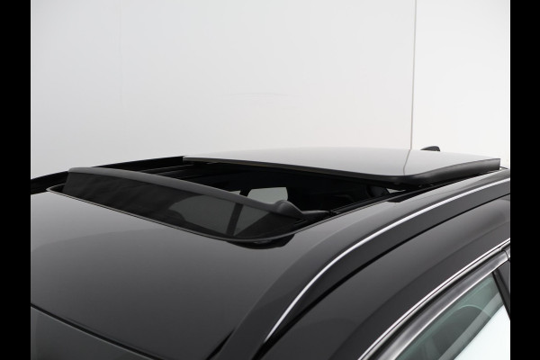 Volvo XC40 P8 AWD R-DESIGN ACCU SOH 93% GARANTIE 11-2030* BEREIK 462 KM WLTP. NL AUTO. BIJNA 2021.PARKEERSENSOREN V+A . 360 CAMERA V+A . APPLE CARPLAY & ADNROID AUTO . STOEL -EN STUURVERWARMING