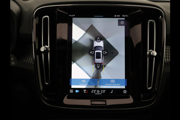 Volvo XC40 P8 AWD R-DESIGN ACCU SOH 93% GARANTIE 11-2030* BEREIK 462 KM WLTP. NL AUTO. BIJNA 2021.PARKEERSENSOREN V+A . 360 CAMERA V+A . APPLE CARPLAY & ADNROID AUTO . STOEL -EN STUURVERWARMING