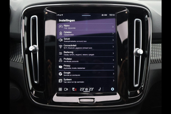 Volvo XC40 P8 AWD R-DESIGN ACCU SOH 93% GARANTIE 11-2030* BEREIK 462 KM WLTP. NL AUTO. BIJNA 2021.PARKEERSENSOREN V+A . 360 CAMERA V+A . APPLE CARPLAY & ADNROID AUTO . STOEL -EN STUURVERWARMING